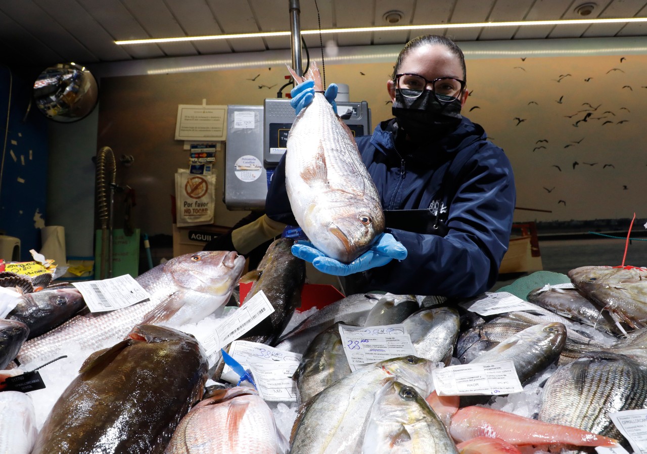 Ein Fischmarkt auf Mallorca im Januar 2022. 