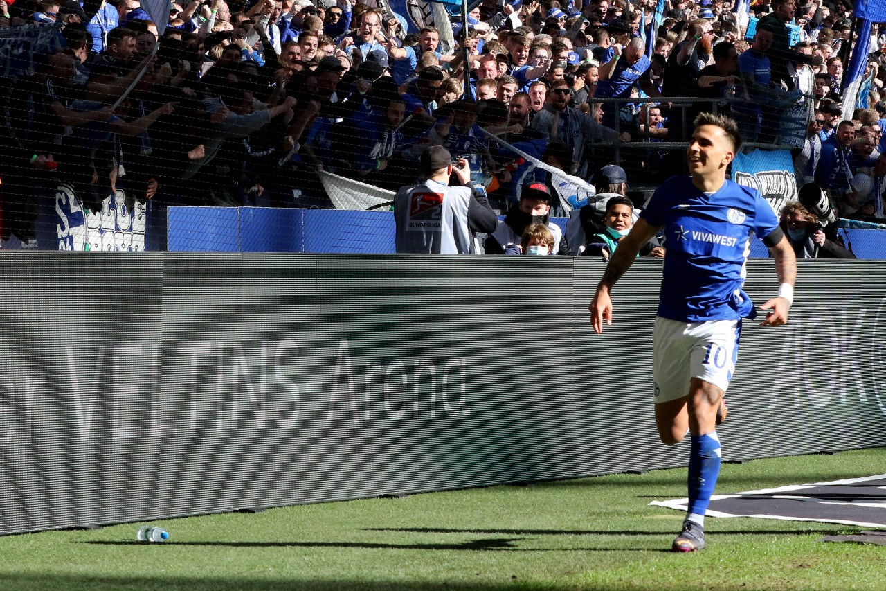 FC Schalke 04: Rodrigo Zalazar bringt die Fans mit seinem Tor zum 2:1 gegen Hannover 96 zum Jubeln. 