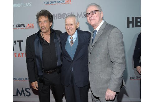 ...den der Bezahl-Fernsehsender HBO produziert hat, hat einen Tag vor Pacinos Geburtstag Premiere. Zu einer Präsentation brachte Pacino seine...