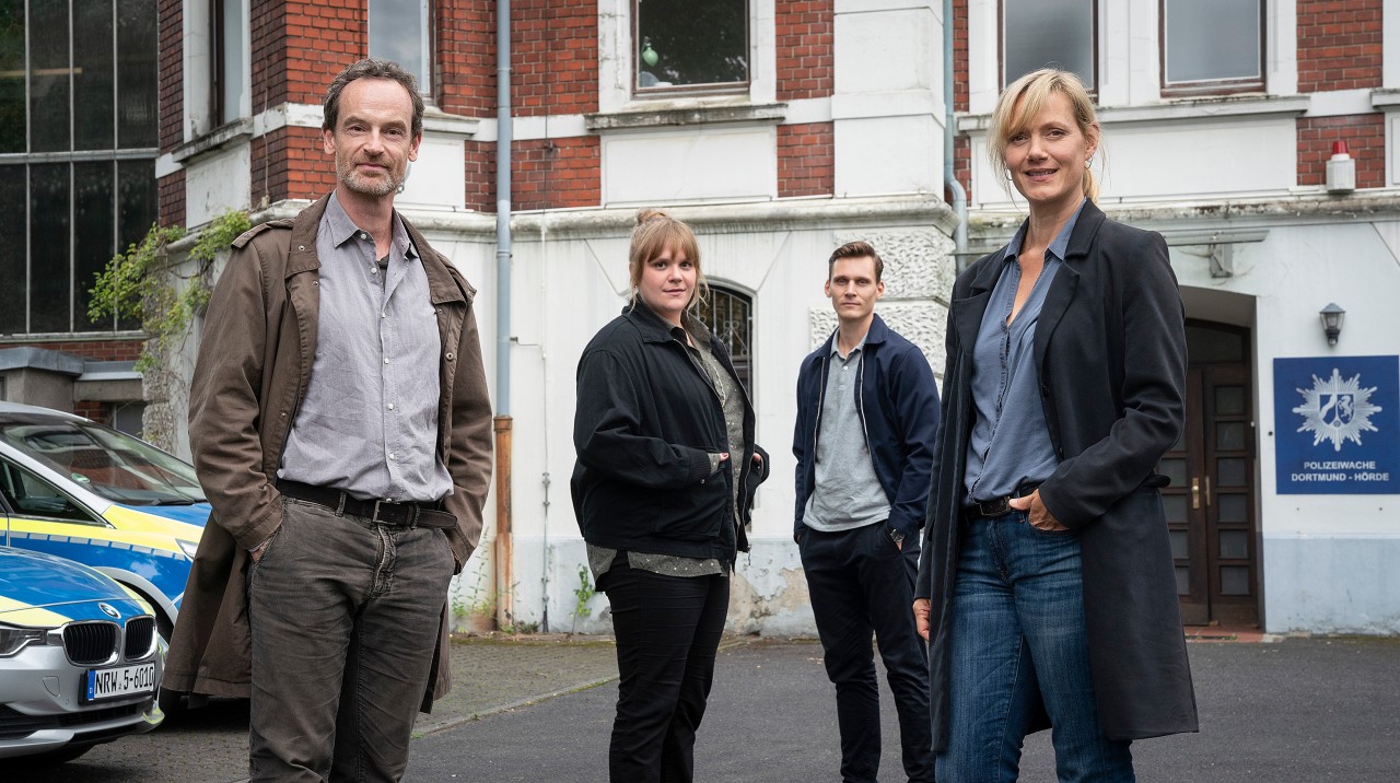 Seit Anfang 2021 spielt Stefanie Reinsperger (2.v.l.) im Dortmunder „Tatort“ mit.