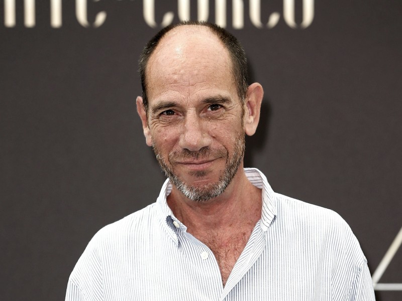 Der US-amerikanische Schauspieler Miguel Ferrer, Sohn von Oscar-Preisträger Jose Ferrer („Cyrano de Bergerac“) und der Sängerin Rosemary Clooney („Everything Happens to Me“), ist tot. Der Cousin von Hollywood-Star George Clooney erlag am 19. Januar einem Krebsleiden. Er wurde 61 Jahre alt. Ferrer war aus Filmen wie „Robocop“, „Alf – Der Film“ und „Traffic – Macht des Kartells“ bekannt. Er spielte auch in zahlreichen TV-Serien mit, darunter „Twin Peaks“, „Crossing Jordan“ und „NCIS: Los Angeles“. 