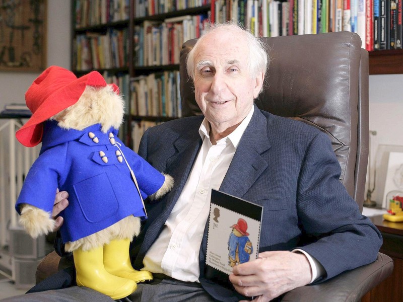 Der Erfinder der Kinderbuchfigur Paddington Bär, Autor Michael Bond, ist am 27. Juni gestorben. Der Brite wurde 91 Jahre alt. Der erste Band mit dem weltweit beliebten Bären, der nach einem Londoner Bahnhof benannt ist, war 1958 erschienen.