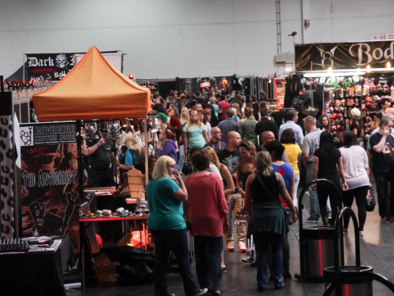 Impression vom ersten Tag der 18. Tattoo- und Piercing-Convention in der Westfalenhalle.