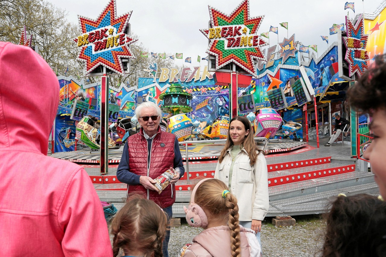 Schausteller der Osterkirmes in Bochum haben ukrainische Flüchtlinge am Freitag eingeladen und ihnen einen schönen Tag beschert.