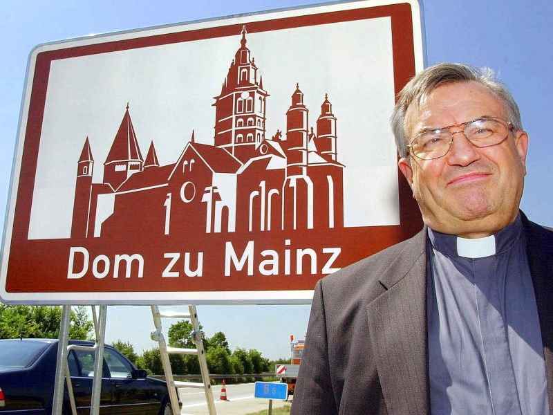 Für die katholische Kirche war Kardinal Karl Lehmann nicht immer bequem – die Katholiken mochten ihn aber und schätzten ihn für seine moderne Haltung und Weltoffenheit.