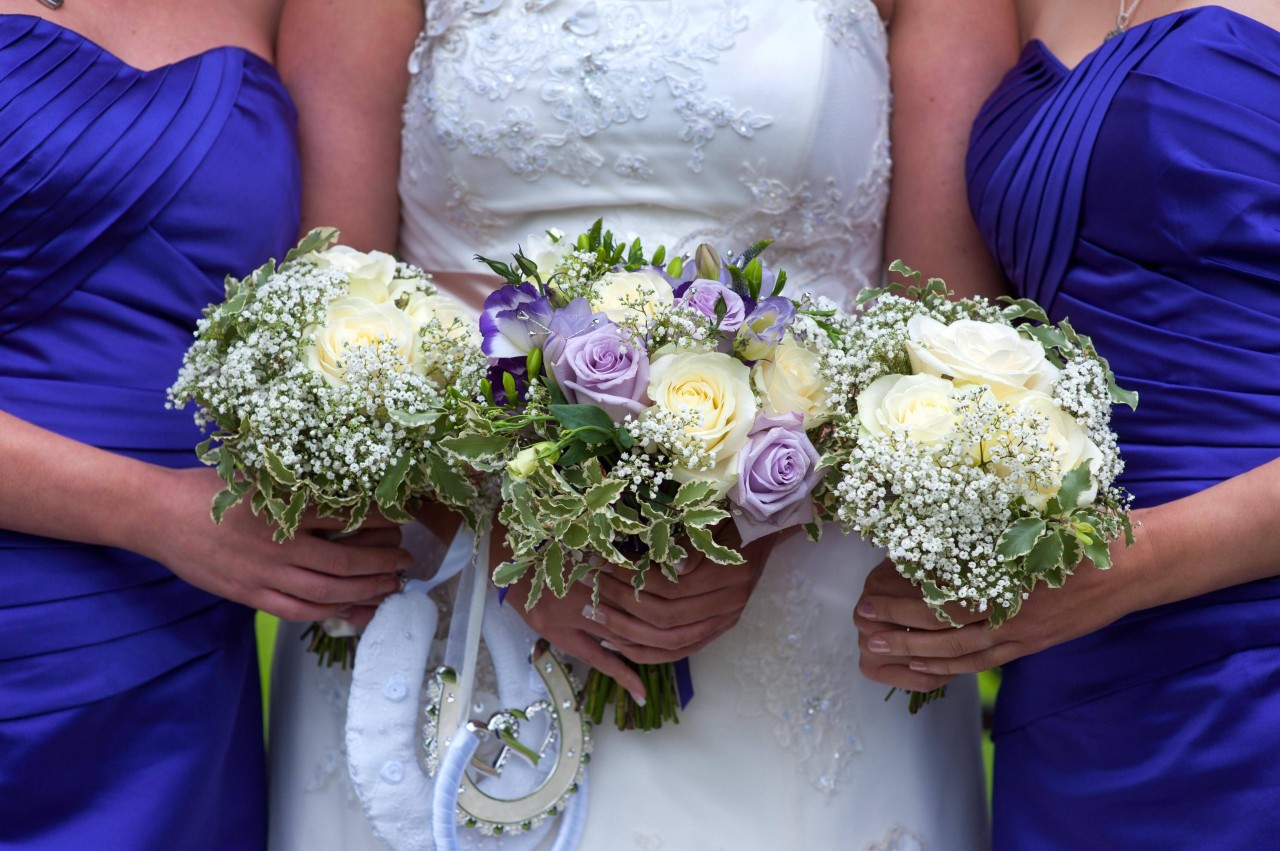 Eigentlich sollen die Brautjungfern der Braut bei der Hochzeit helfen. (Symbolbild)