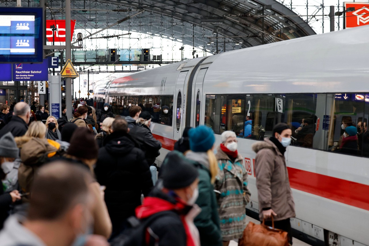 Kunden der Deutschen Bahn müssen über Ostern mit heftigen Verzögerungen rechnen. (Symbolbild)