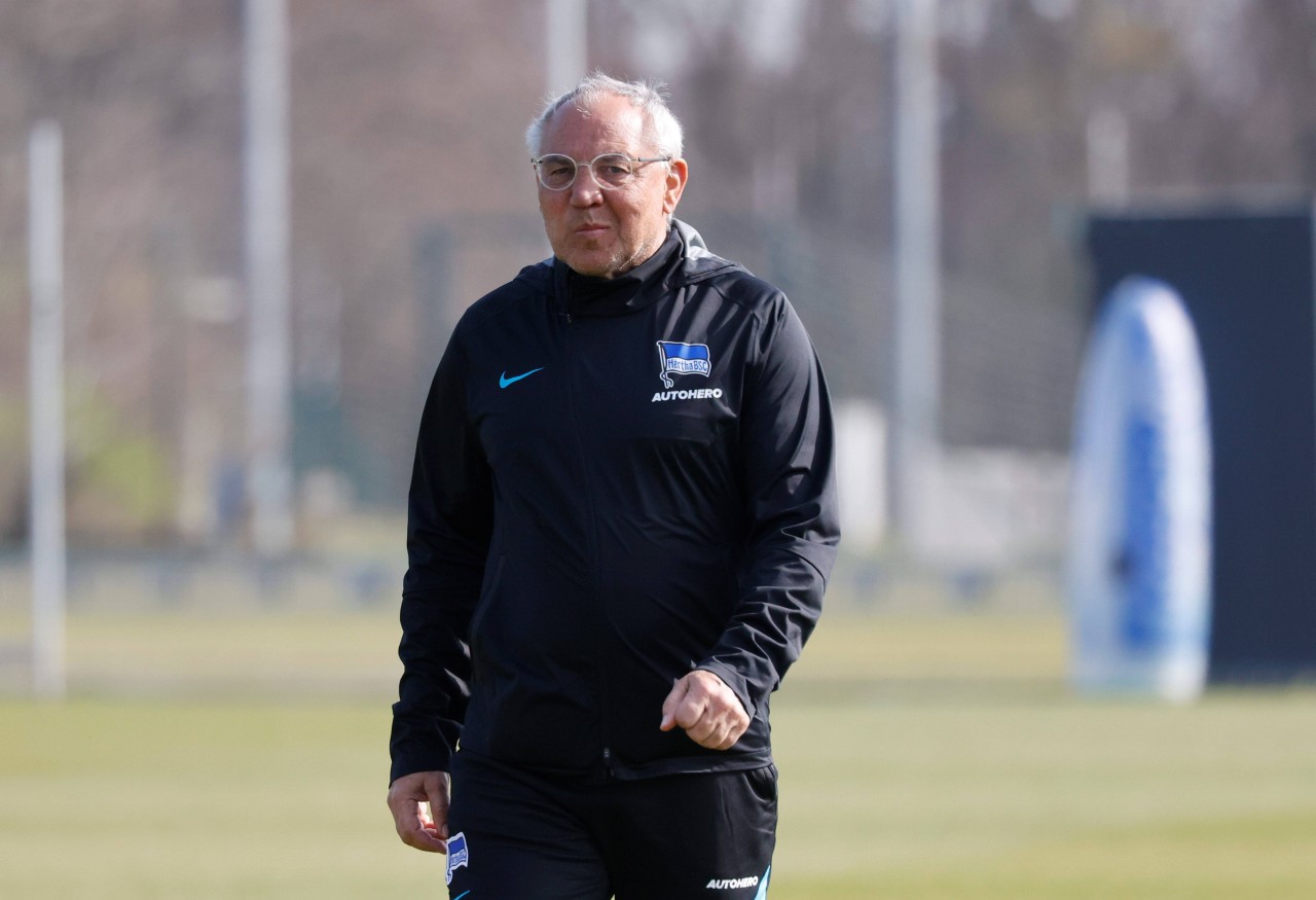 Ex-Schalke-Trainer Felix Magath soll Hertha BSC vor dem Abstieg retten.