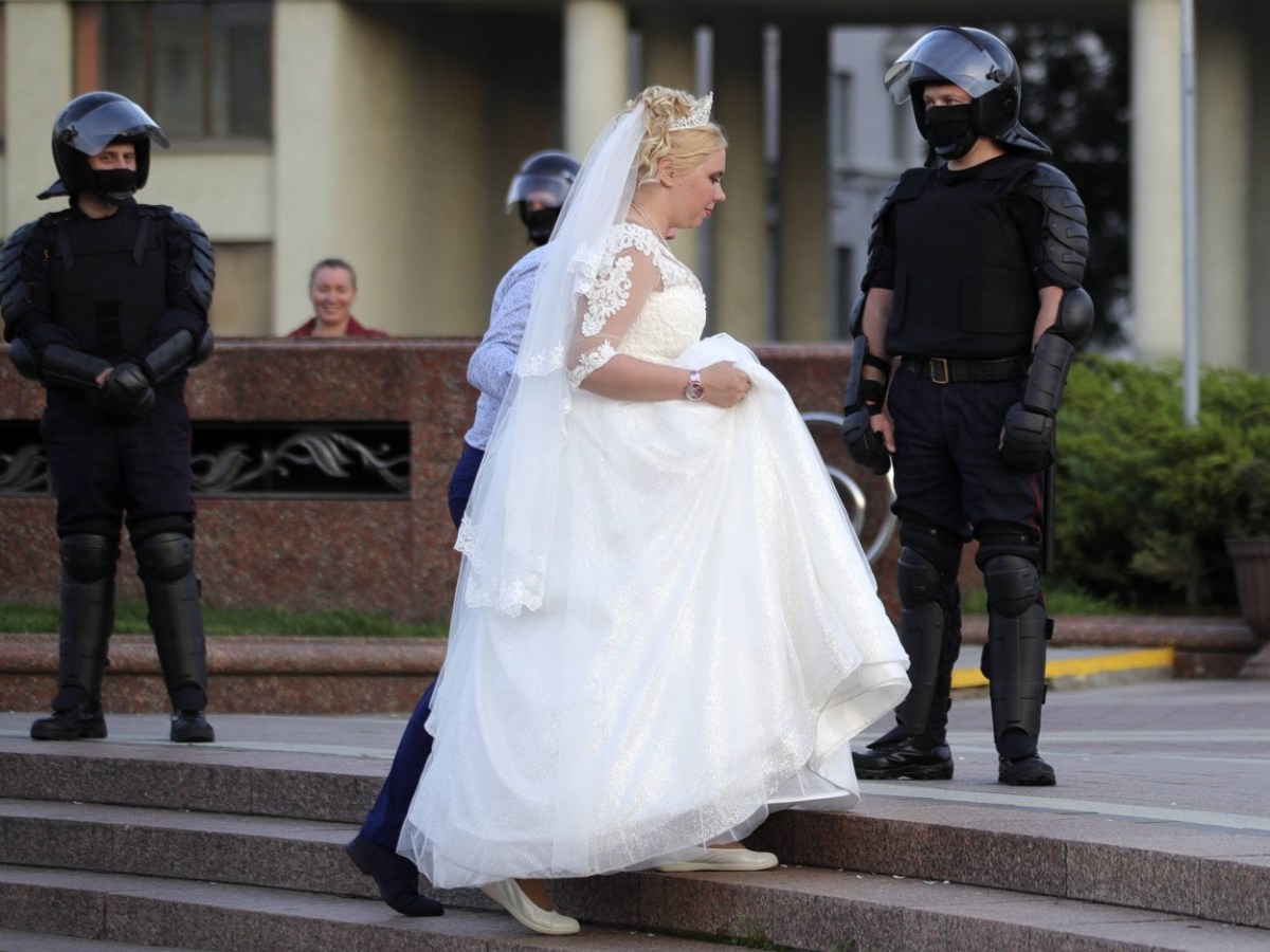 Für das Brautpaar und ihren Trauzeugen ging es nach der Hochzeit gleich ins Gefängnis. (Symbolbild)