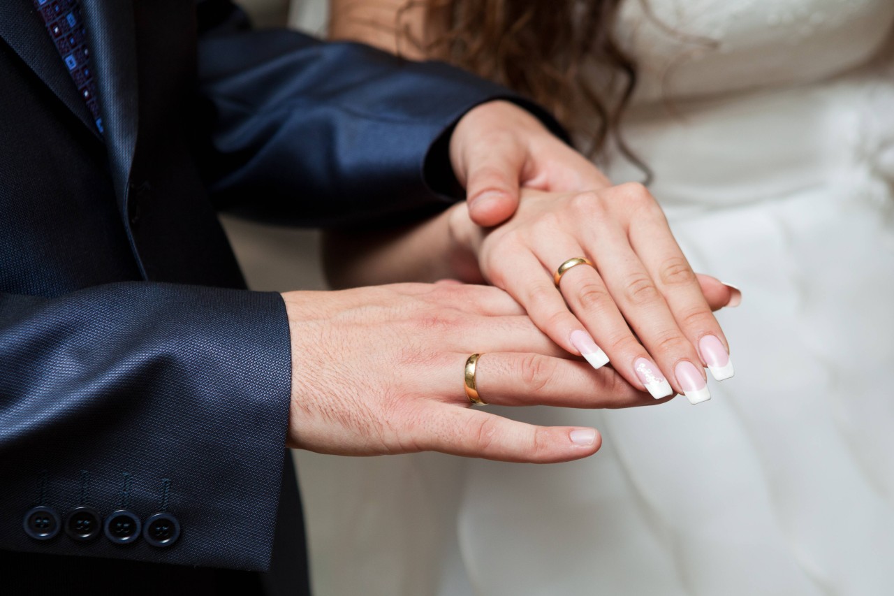 Hochzeit: Von ihrer Brautmaniküre ist eine Braut gar nicht begeistert. (Symbolbild)