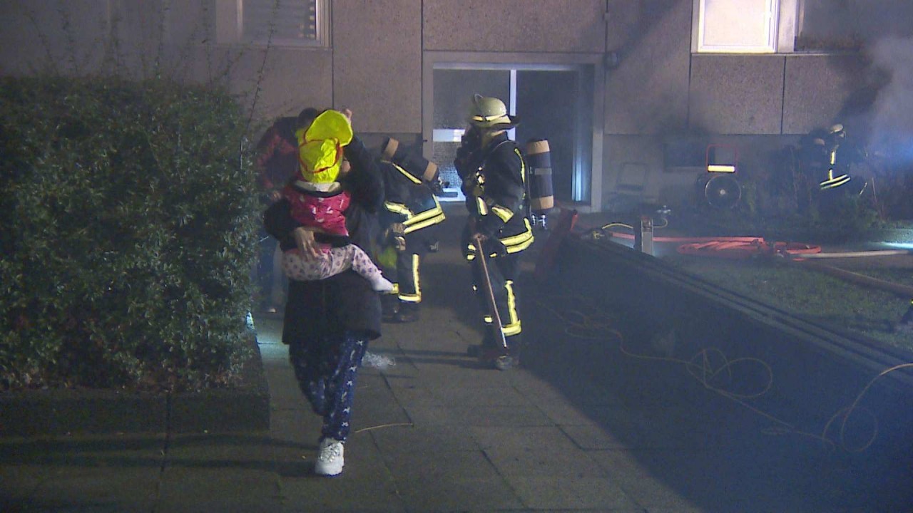 20 Personen konnten durch das Treppenhaus evakuiert werden, darunter 3 Kinder