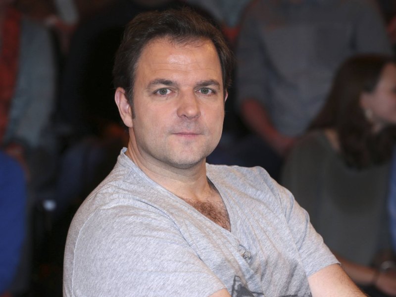 Martin Rütter in grauem Shirt.jpg