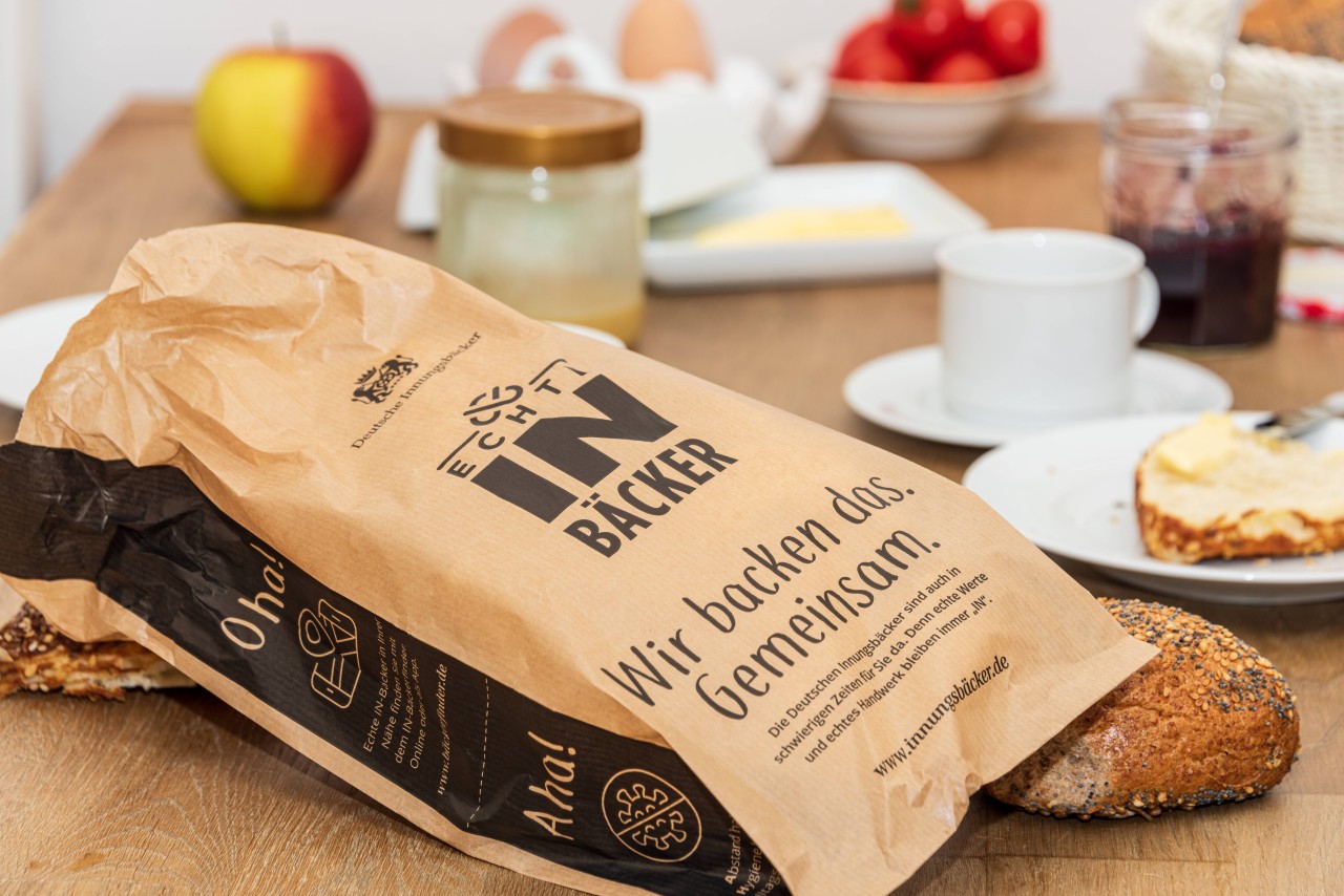 Die erste Bäckerei in NRW verlangt jetzt auch extra Geld für die Brötchentüte. (Symbolbild)