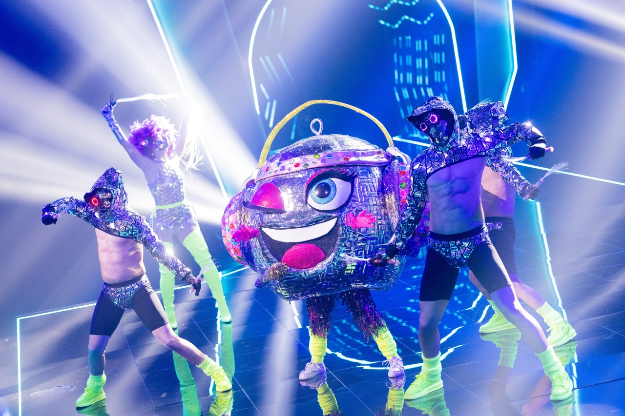 „Die Discokugel“ muss kurz vorm Finale von „The Masked Singer“ 2022 die Show verlassen.