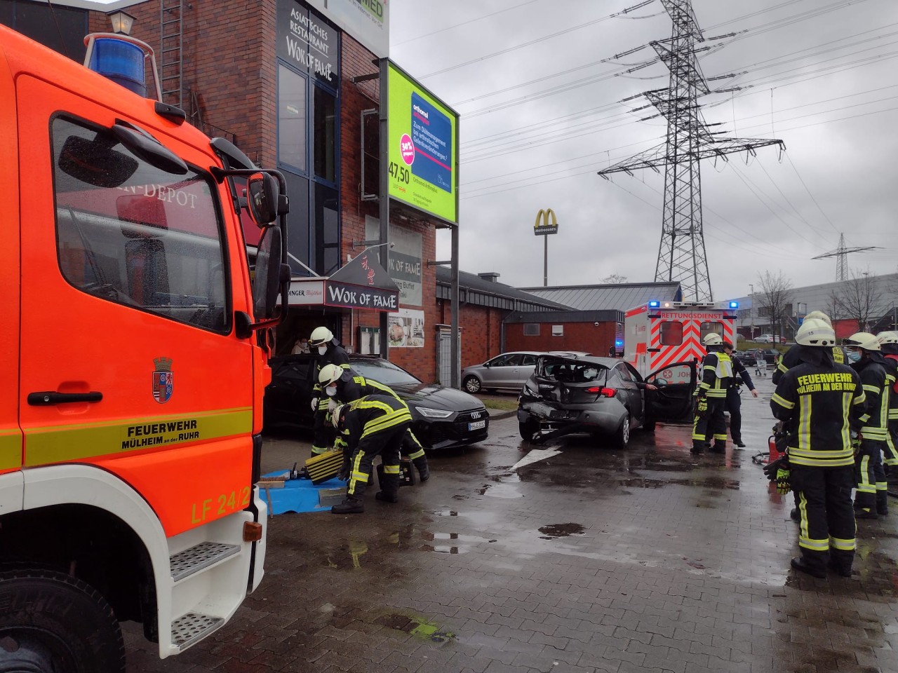 Auf einem Parkplatz bei Lidl in Mülheim kam es zu einem Crash.