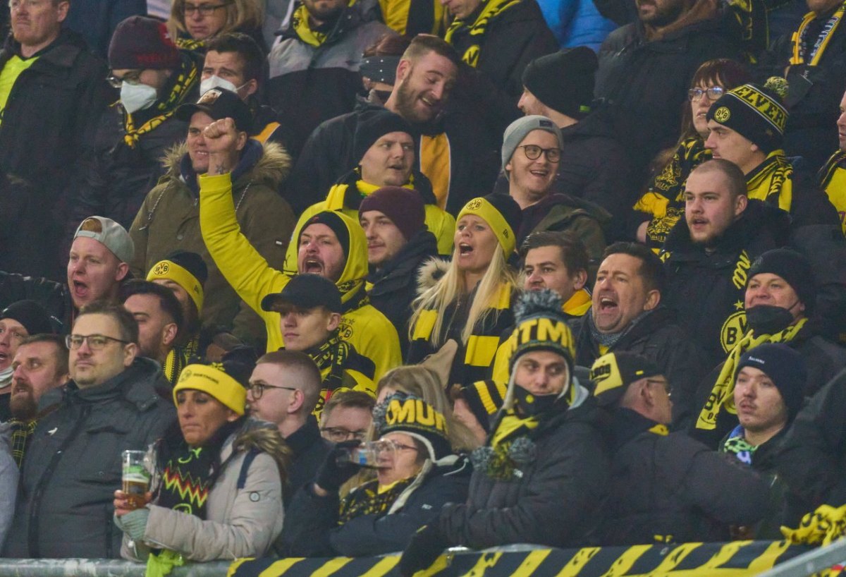 borussia-dortmund-fans.jpg