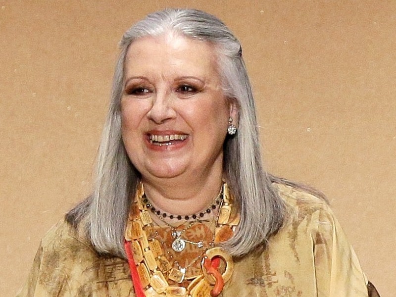 Laura Biagiotti ist am 26. Mai im Alter von 73 Jahren gestorben. Die italienische Modeschöpferin war bereits in den 1970er-Jahren dank ihrer elegant-femininen Kaschmirkollektionen international bekannt geworden und wird seither auch „Queen of Cashmere“ genannt. Zudem hat Biagiotti viele Parfüms auf den Markt gebracht, darunter das weltbekannte „Roma“. 