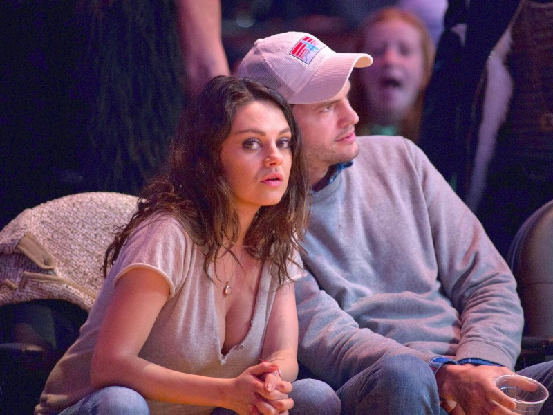 Seit 2015 ist Schauspielerin Mila Kunis mit Ashton Kutcher verheiratet. Sie haben zusammen eine Tochter und einen Sohn. Zuvor war sie allerdings satte neun Jahre mit einem anderen Schauspieler zusammen.