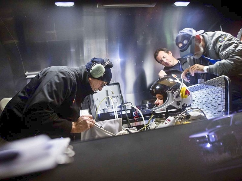 Der spektakuläre Rekordversuch des österreichischen Extremsportlers Felix Baumgartner ist geglückt.