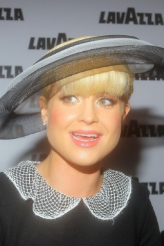 ... Kelly Osbourne hat wohl mit Ozzy Osbourne eher einen berühmten Vater. Doch auch ihre Mutter...