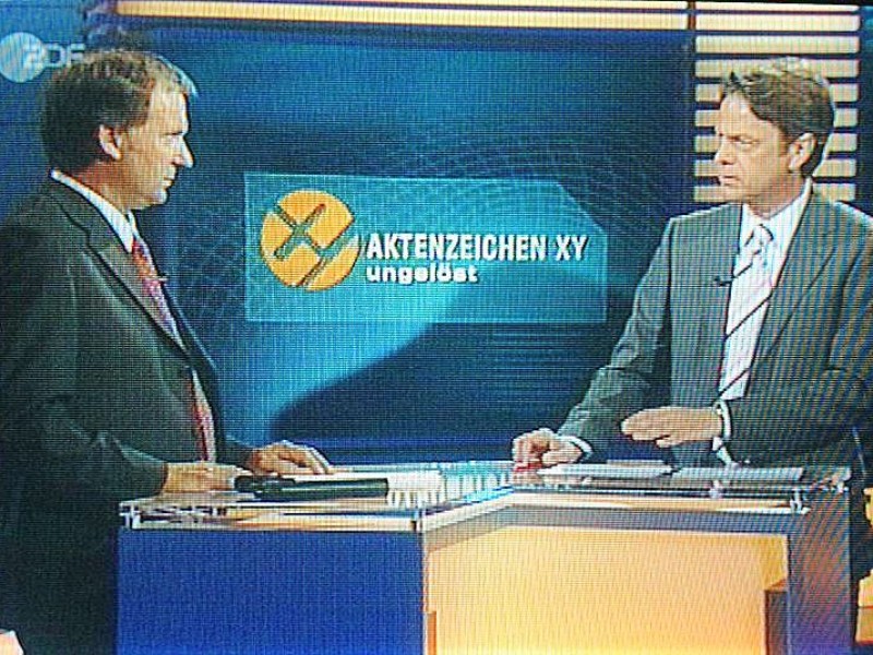 ...war am 3. August 2006 Wolfgang Geier (links), Leiter der Soko Bosporus bei Moderator Rudi Cerne zu Gast. Mehr als fünf Jahre nach dem letzten Döner-Mord wird die Tatwaffe gefunden. Die Polizei fahndet...