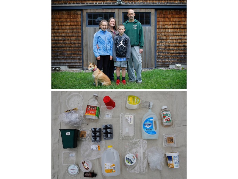 In Wenham/Massachusetts (USA) leben Brandy Wilbur (2.v.l.), Anthony Wilbur und die Kinder Sophie (l.) und Andrew unter einem Dach. Auch sie versuchen, den Plastik-Verbrauch zu reduzieren. Sie benutzen Edelstahl-Wasserflaschen und bringen ihre eigenen Kaffeebecher mit. Einweg-Kunststoffe wie Strohhalme, Becher und Flaschen vermeiden sie so gut es geht. Sie kritisieren, dass Vieles unnötig in Plastik verpackt wird. 