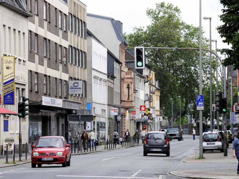 Noch mehr Unruhe in Oberhausen: Neben Bandidos und ehemaligen Hells Angels haben sich im Dezember 2013 auch die „United Tribuns“ in der Stadt niedergelassen. Die Polizei sieht darin „ein erhöhtes Gefahrenpotenzial.“ Denn die „United Tribuns“, die nicht als Rocker, sondern als Straßengang gelten, sind insbesondere mit den Hells Angels verfeindet.