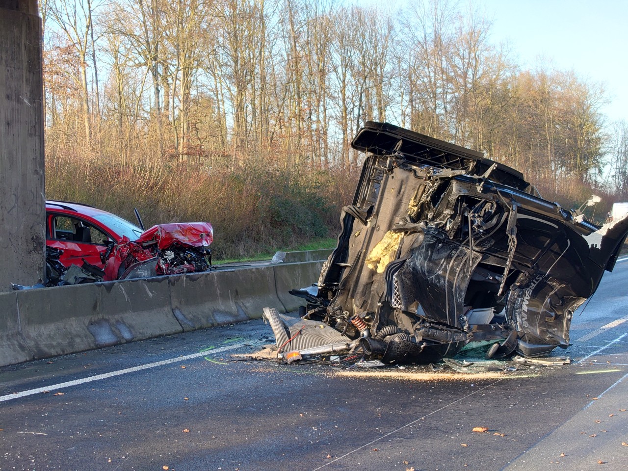 Ein LKW sorgt auf der A1 für Verkehrschaos – Zwei Verletzte