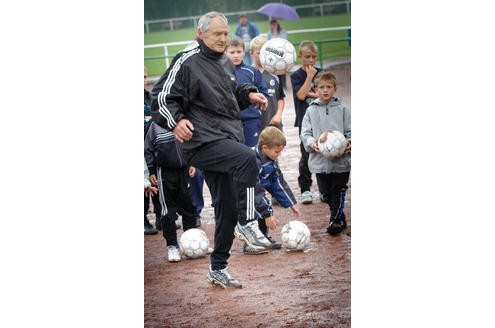 Dabei lag dem Ruhrgebiets-Fußballer schon immer der Nachwuchs am Herzen. Foto: Frank Vinken