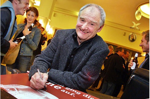 Auf dem Roten Teppich so heimisch wie auf dem grünen: Lippens 2003 in der Lichtburg bei der Filmpremiere von Im Westen ging die Sonne auf. Foto: Hans Hartwig