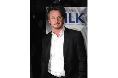 Penn gilt als Kritiker Hollywoods und als öffentlichkeitsscheu. Um seine zwei Kinder abseits des Star-Rummels aufziehen zu können, zog er in den 80er Jahren von Los Angeles nach San Francisco. Aus Protest ...