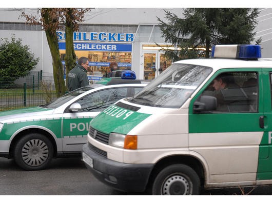 Der Schlecker-Markt in der Marler Wacholderstraße. Im März wurde er überfallen. Foto: Guido Schulmann