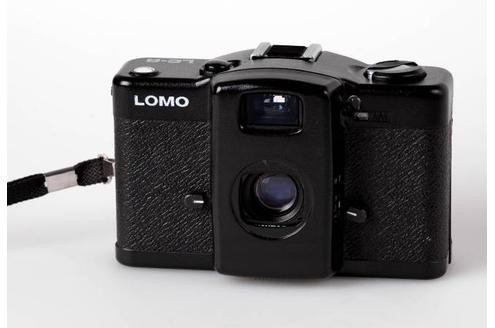 Ein Klassiker für Analog-Fans und Kreative: Eine generalüberholte Lomo LCA kostet im Starter-Set 200 Euro. Neben der russischen Kult-Kamera werden zwei Filme, das Buch Lomographiere und eine Tasche mitgeliefert.