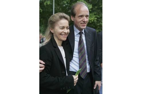 Sie ist seit 1986 mit dem Medizin-Professor und Unternehmer Heiko von der Leyen verheiratet.