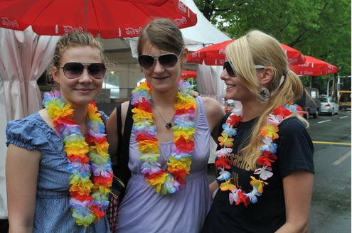 ... oder Blumenkette-Sonnenbrillen-Kombi.