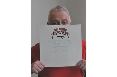 Mit 14 „Quicksilver Messenger Service“ entdeckt. Anfang 20 in Kalifornien an die Tür von Gitarrist John Cipollina geklopft – und einige Wochen dageblieben. So konnte ich meinem Saiten-Gott beim Gitarre spielen zuschauen und Freunde wie David Crosby treffen. (Hans-Martin Gross)