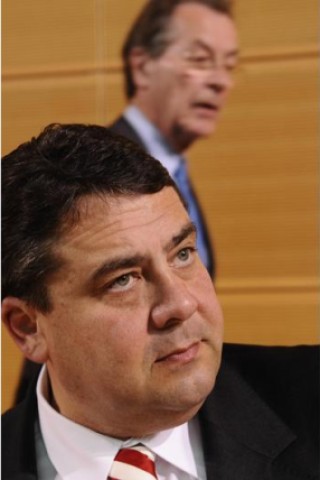 Sigmar Gabriel nimmt eine weitere Hürde auf dem Weg zum SPD-Parteichef. Foto: ddp