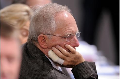 Der Vorfall gab Spekulationen neue Nahrung, dass Schäuble amtsmüde sei. Die Spekulationen waren erstmals aufgekommen, als Schäuble im Laufe des Jahres 2010 durch zwei Krankenhausaufenthalte längere Zeit ausfiel.