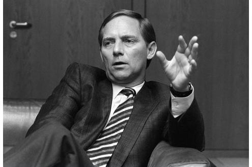 Von 1984 bis 1989 war Wolfgang Schäuble Bundesminister für besondere Aufgaben und Chef des Bundeskanzleramtes. Dem Bundestag gehört er bereits seit 1972 an.