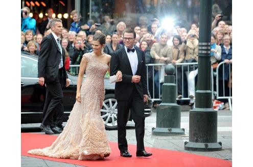 Wenn Adel heiratet, dann wird es bunt und prunkvoll. So auch bei der Hochzeit der schwedischen Kronprinzessin Victoria und ihrem Bräutigam Daniel Westling.