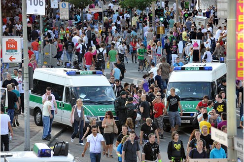 Zur Aufklärung des Unglücks hat die zuständige Kölner Polizei eine Ermittlungskommission eingesetzt.