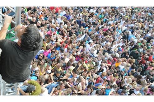 ... Im Sicherheitsplan war nicht vorgesehen, dass Menschen von oben herunterfallen.“ Der Vorsitzende der Ruhr.2010-Geschäftsführung, Fritz Pleitgen, sagt am Sonntagmorgen, 25. Juli, im ZDF, ...