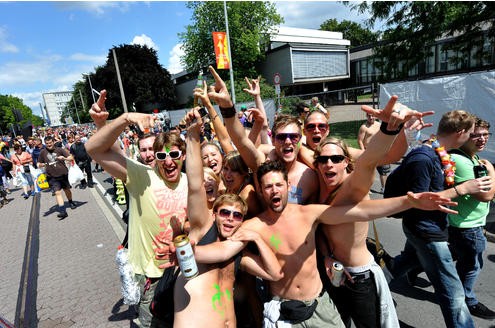 Die Genehmigung der Stadt Duisburg für die Loveparade beruhte auf Vorgaben für Besucherzahlen, die in krassem Gegensatz zu den Erwartungen interner Planungsrunden standen.