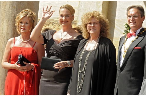 Die Leiterinnen der Bayreuther Festspiele, Eva Wagner-Pasquier und Katharina Wagner freuen sich auf viele neue Inszenierungen.