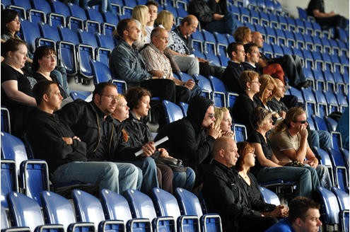 Am gleichen Tag findet in der MSV-Arena und auf dem Vorplatz ein Trauergottesdienst zum Gedenken an die 21 Opfer statt.