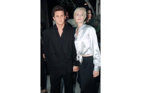 1996 heiratete Penn Kollegin Robin Wright. 14 Jahre waren sie verheiratet, bevor die Ehe im August 2010 geschieden wurde. Das Paar hatte sich vorher mehrfach getrennt und...
