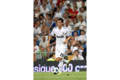 Der Wechsel von Mesut Özil zu Madrid gehörte zu den spektakulärsten Wechseln in Europa. Der Nationalspieler im Real-Dress.