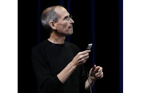 ... das vom September 2010 im Vergleich zeigen. Wie wichtig Jobs stets für Apple war, zeigen auch die Börsenreaktionen: Als er seine erneute Auszeit im Januar 2011 ankündigte, brach der Aktienkurs von Apple regelrecht ein.