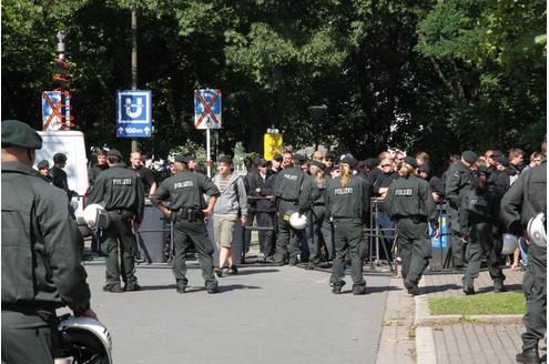 Teilnehmer der Nazi-Demo am Dortmunder Hafen.