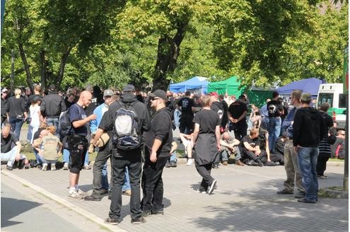 Teilnehmer der Nazi-Demo am Dortmunder Hafen.